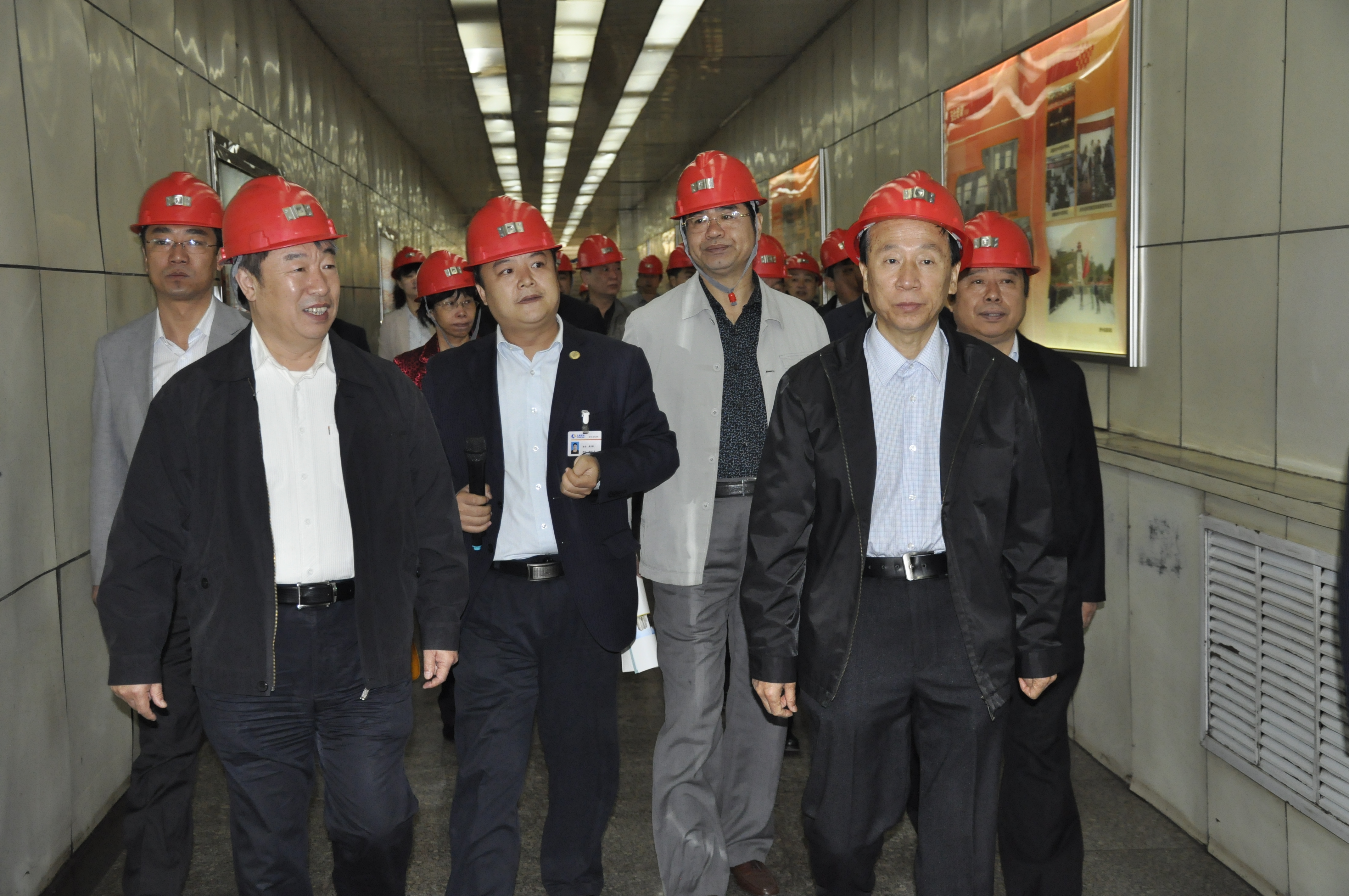（07）2013年10月10日，山西省人大常委會副主任周然在義棠煤業公司調研。
