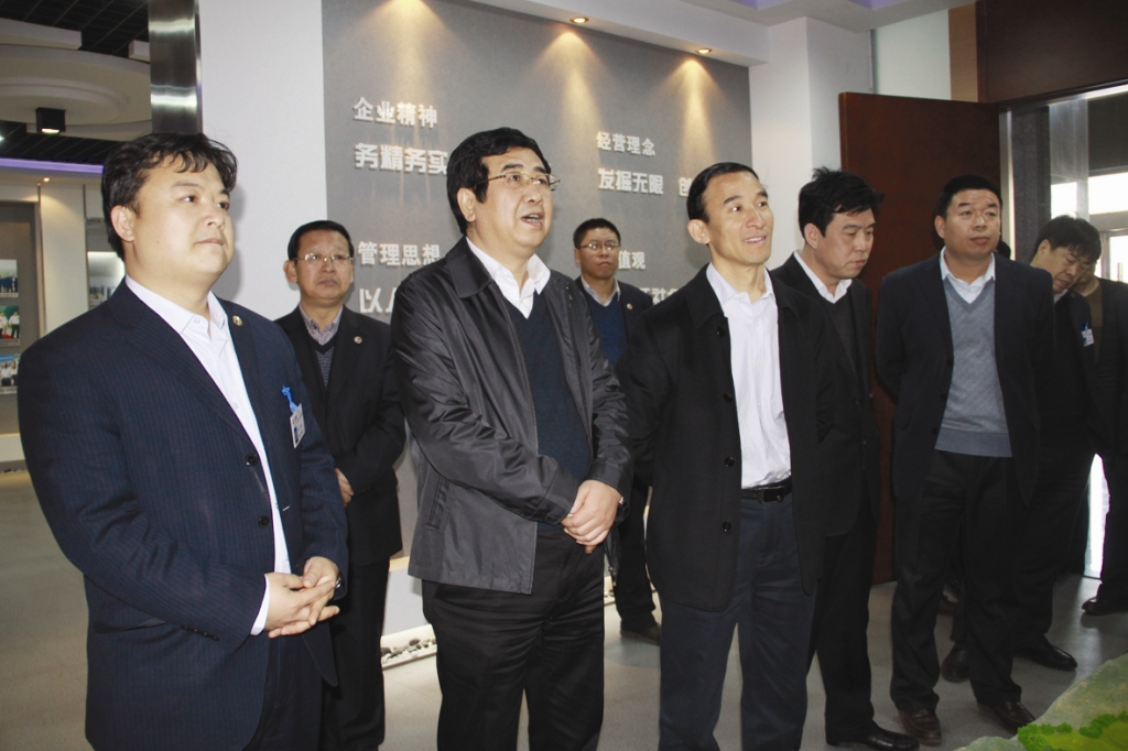 （13）2013年3月7日，介休市委書記王繼堂在義棠煤業公司調研。