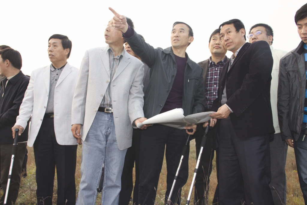 （14）2010年10月20日，介休市市长王怀民在张壁旅游公司调研。