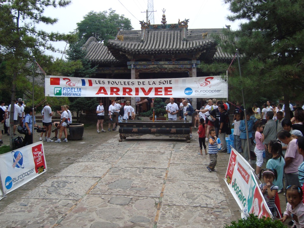 （05）2010年8月4日，第十五届“法国丝绸之路”长跑活动在张壁古堡隆重举行。