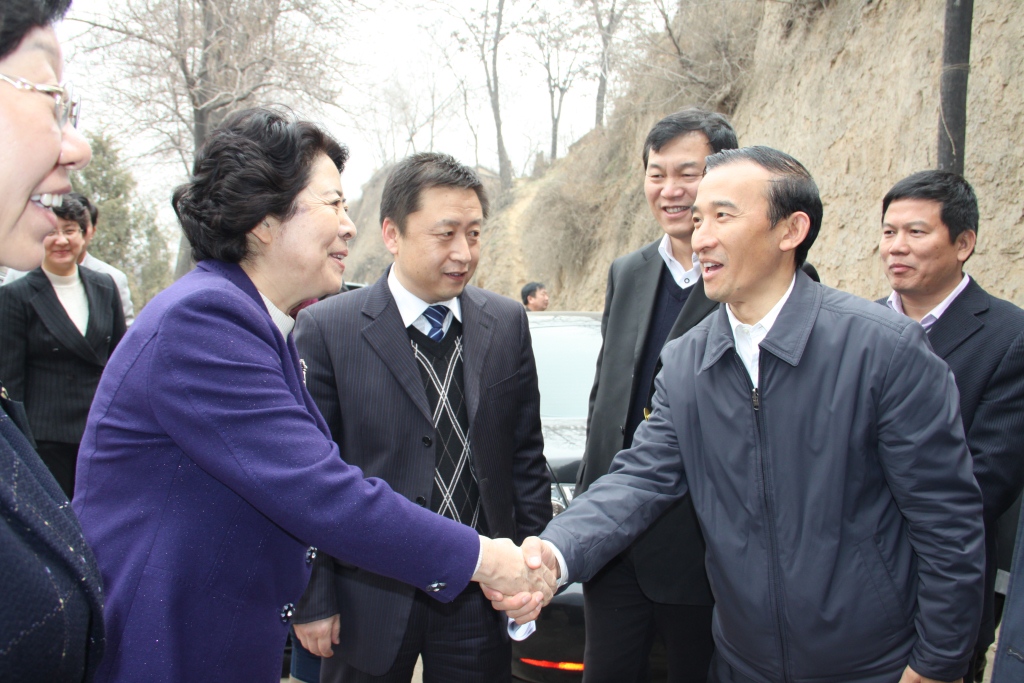 （20）2012年4月1日，山西省委常委、宣传部部长胡苏平莅临张壁古堡调研。
